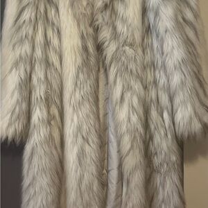 Elegant Faux Fur Coat - Gray